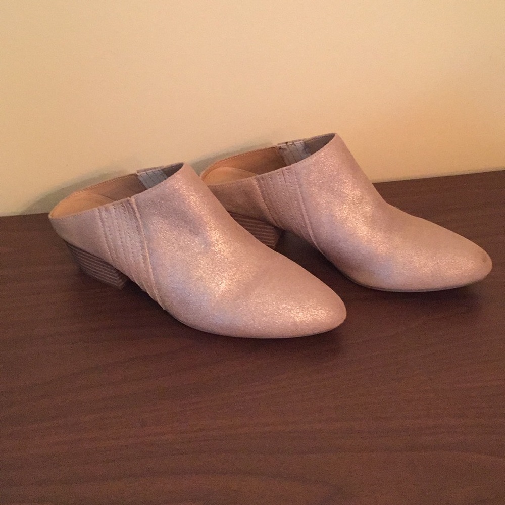 Mules, slip-on, clogs. Metallic beige. Size 10.